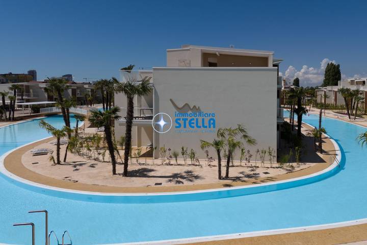 Entire apartment, *Wave Island Resort E1* [ pool & free park ] in Lido di Jesolo, Jesolo-City