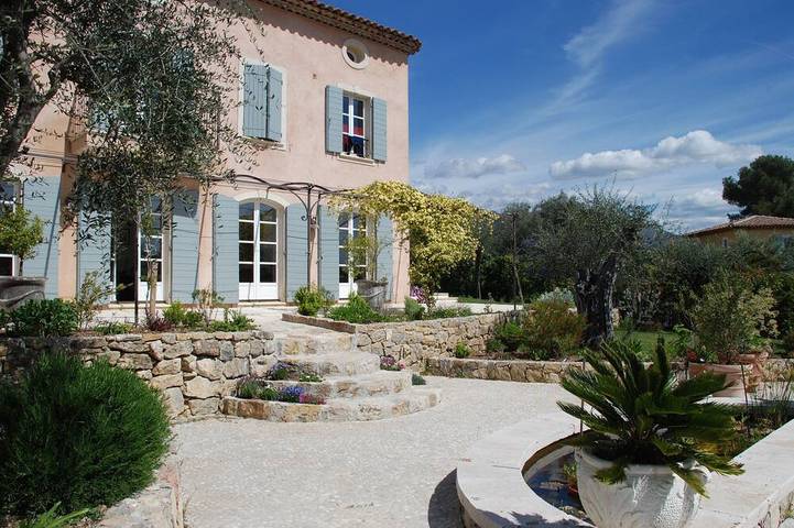 Flat duplex in Villa  4/6 pers. Near Grasse, Swimming pool, Garden in Le Rouret, Costa mediterránea (Francia)