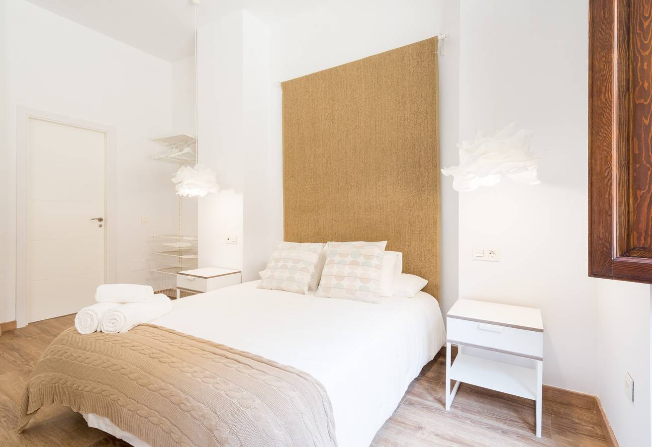 Entire studio, Studio for 4 people with balcony in Malaga Centro Historico, Malaga