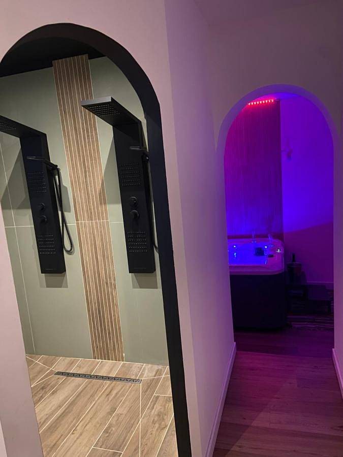 Chalet para 4 personas, con jardín además de jacuzzi y piscina - 1