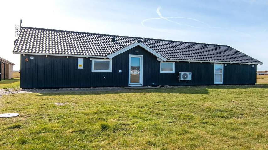 Ferieudlejning for 11 personer, med terrasse og jacuzzi samt sauna i Vejlby Klit