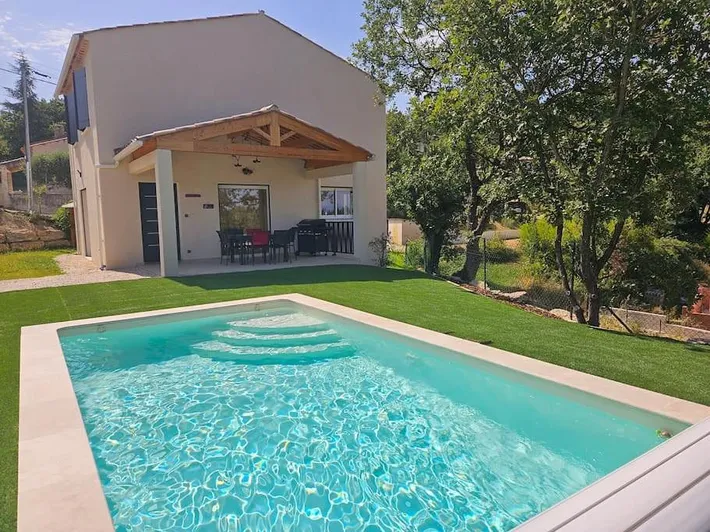 Casa de vacaciones para 6 personas, con jardín además de terraza y piscina - 1