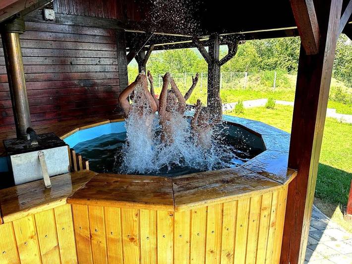 Willa dla 13 osób, z basen i ogród oraz jacuzzi, Dla rodziny w Karpaty (Rumunia)