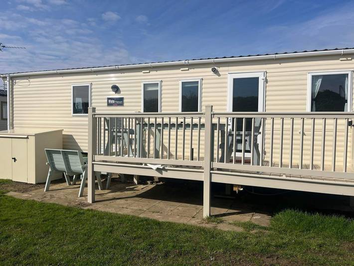 Glamping for 8 people, with balcony and pool, child-friendly on the Norfolk Coast