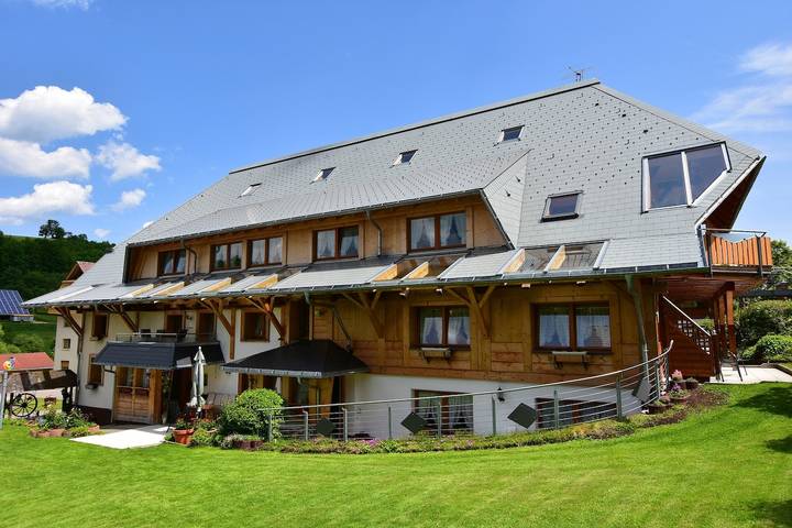Ferienwohnung für 4 Personen, mit Balkon/Terrasse und Terrasse sowie Garten in Baden-Württemberg
