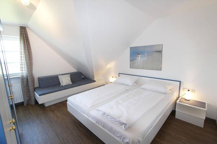 Ganze Wohnung, Helle, im nordischen Stil eingerichtete Ferienunterkunft in strandnaher Lage in Nordfriesische Inseln (Schleswig-Holstein) (Schleswig-Holstein), Wenningstedt