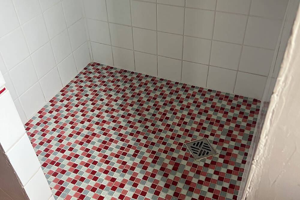 The barn in the heart of the valley in Marcillac-Vallon, Macizo Central