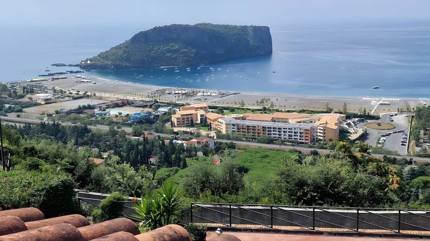 Casa vacanze 'Casa Nuovissima' con vista mare, Wi-Fi e aria condizionata in Praia a Mare, Provincia di Cosenza