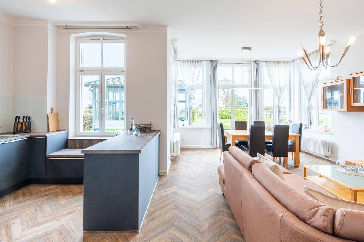 Ganze Ferienwohnung, Große Fewo in 1. Reihe, Terrasse, Parkplatz, Wlan in Drei Kaiserbäder, Heringsdorf