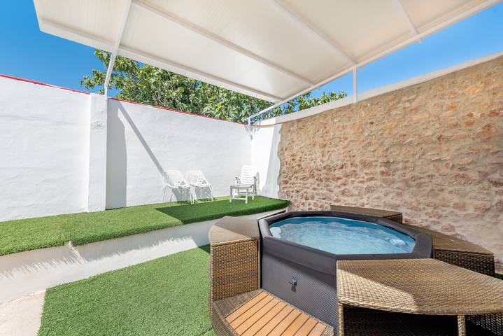 Holiday Home 'La Bombonera' with Private Terrace, Wi-Fi and Air Conditioning in Catadau, Valencia Province