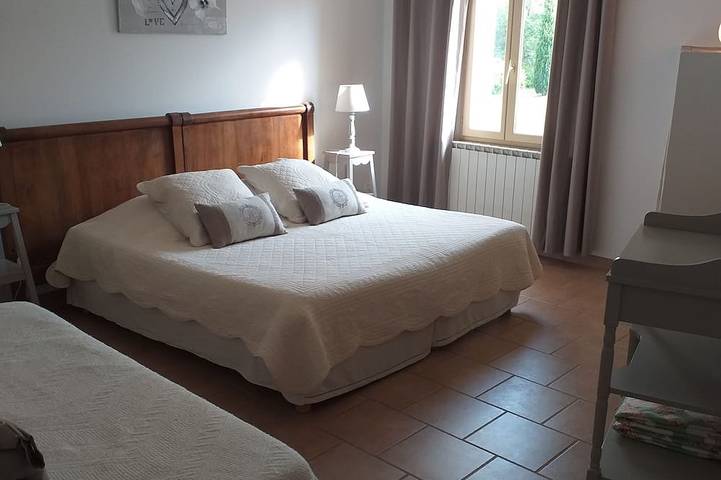 Maison d’hôte pour 2 personnes, avec Jardin à Lacoste