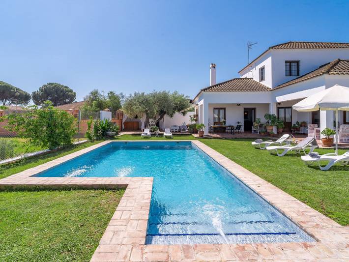 Chalet para 8 personas, con terraza además de jardín y piscina, Se admiten mascotas en Provincia de Sevilla - 3