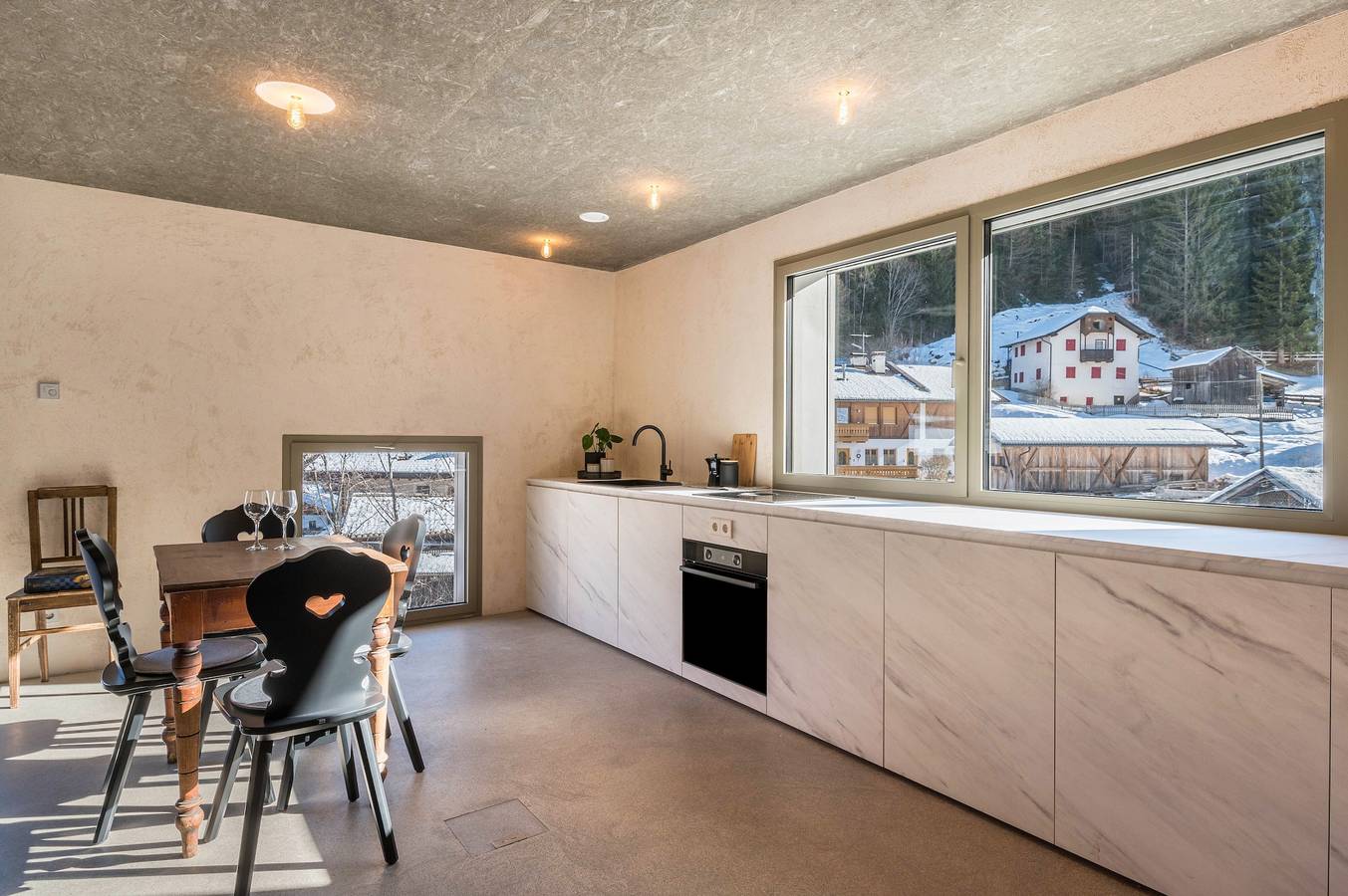 Appartamento intero, Appartamento 'Lena Dolomites Suite' con vista sulle montagne, terrazza privata e sauna in Val di Funes, Funes