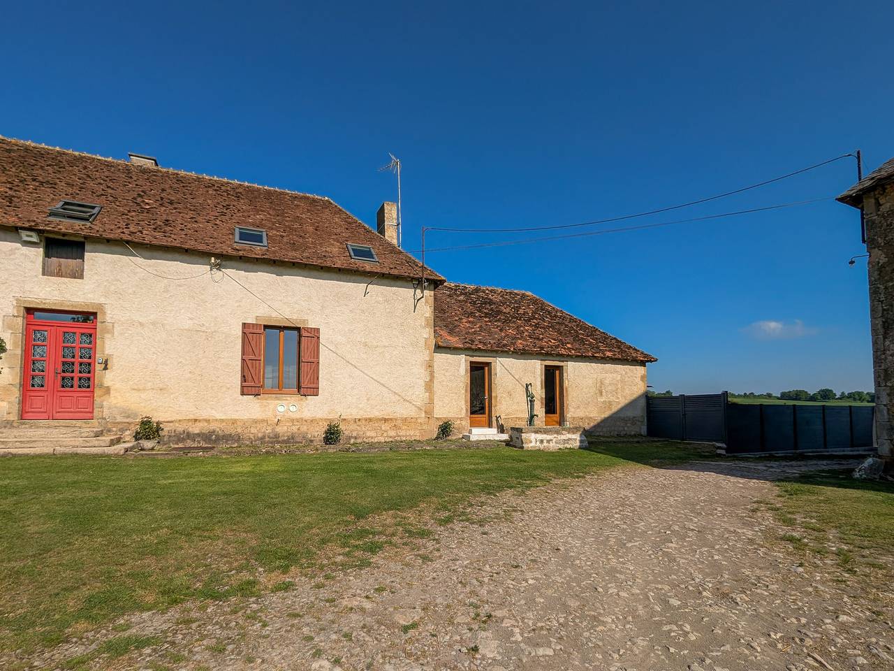 Gîte à la ferme avec jardin privatif, proche de sites touristiques et tout confort inclus in Cluis, Région de La Châtre