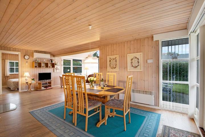 Charmantes familienfreundliches Ferienhaus nahe Grenaa Strand und dem Kattegatcenter in Grenå Strand, Grenaa