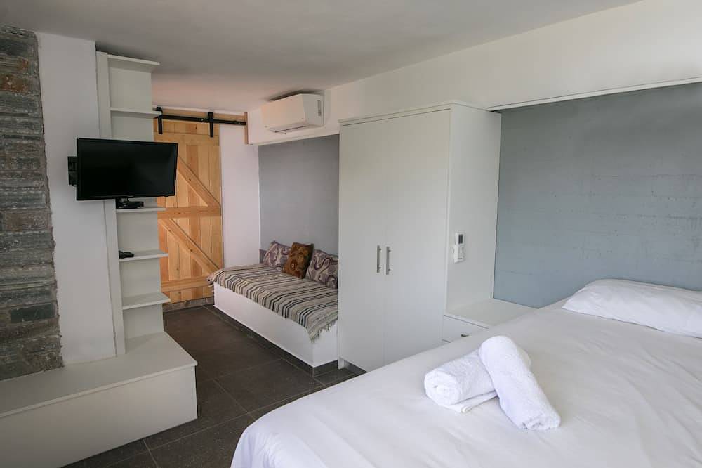 Stone & Cozy Studio ιdeal for relaxed holidays, 100m from the beach!  in Euböa