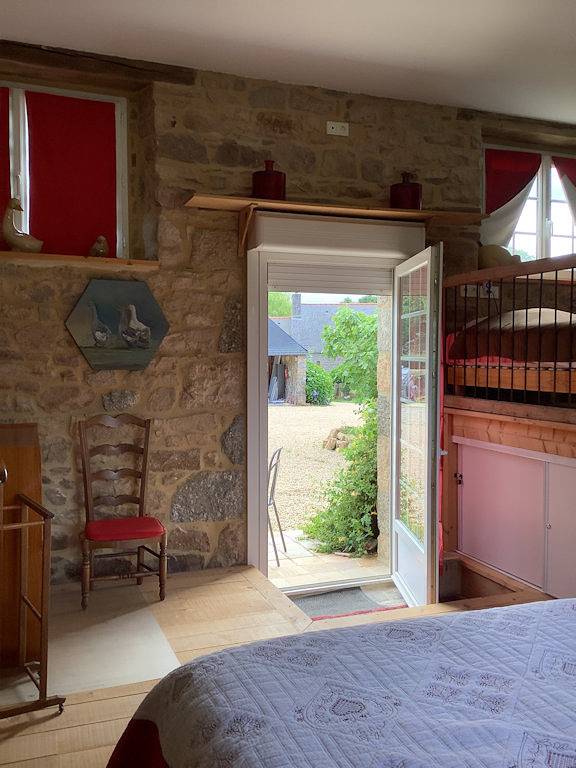 Appartement entier, Appart' indépendant en maison d'hôtes, piscine intérieure + spa in Tonquédec, Région de Lannion