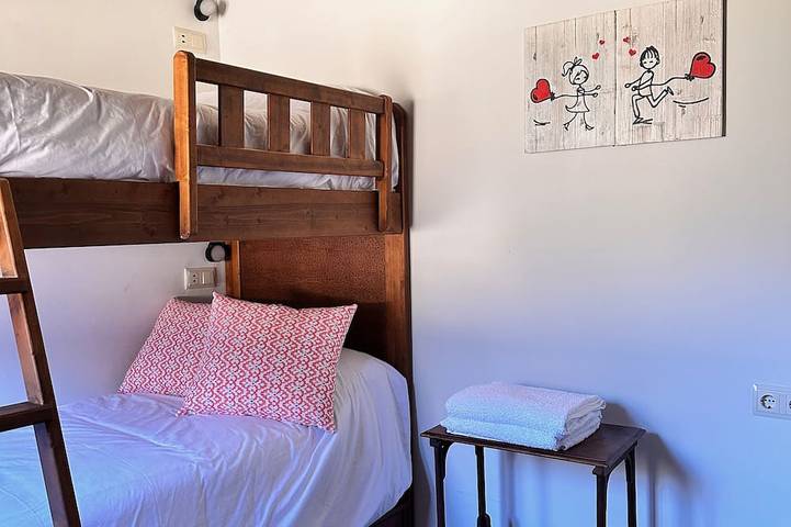 Breathtaking Reservoir Views & Private Cave | 6-Bedroom Retreat Near Madrid in Alocén, Alcarría Alta