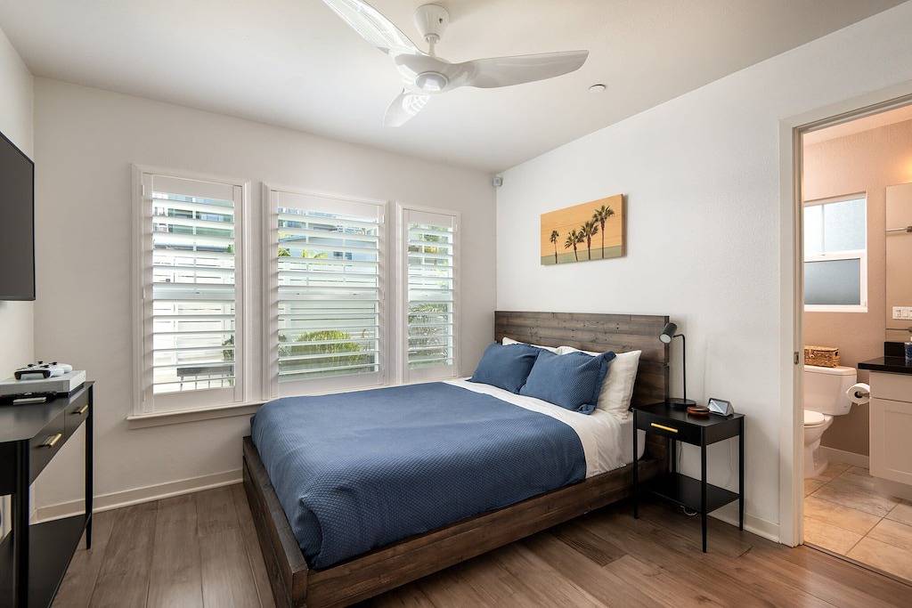 Montgomery \"North\" - Ocean views with a short walk everywhere with beach gear! in Encinitas, San Diego County