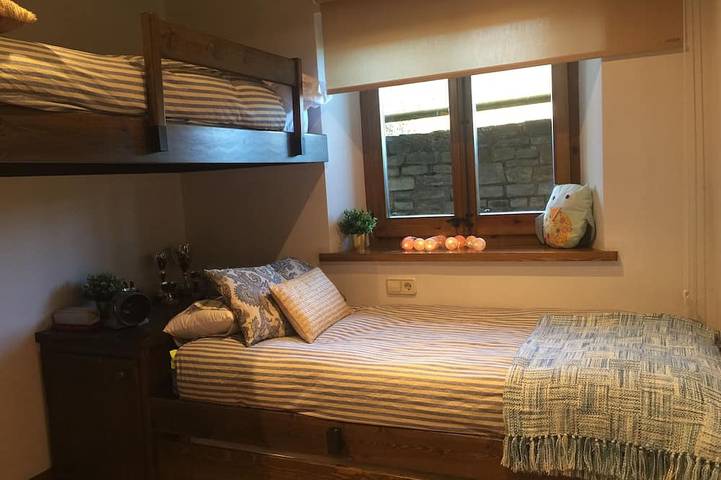 Entire apartment, Cozy first floor, with pool and spectacular views in Olopte (La Solana) in Isòvol, Catalan Pyrenees
