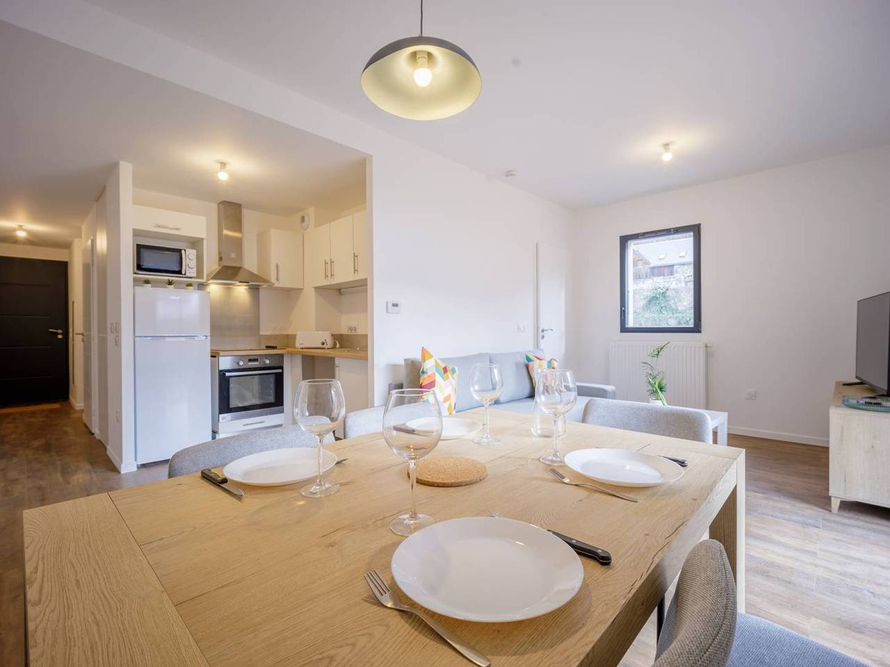 Entire apartment, Charming New Apartment in Loudenvielle, Sleeps 6, Near Skiing, Balnéa, and Lake in Loudenvielle, French Pyrenees
