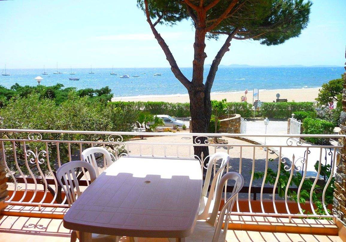 Apartamento vacacional entero, (5) Apartment View Over The Sea, Heated Pool, Tennis, 10 meters from the Beach in La Londe-les-Maures, Parque nacional Port-Cros