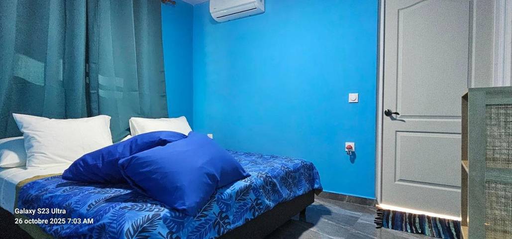 Gîte pour 4 personnes, avec piscine ainsi que jardin et vue