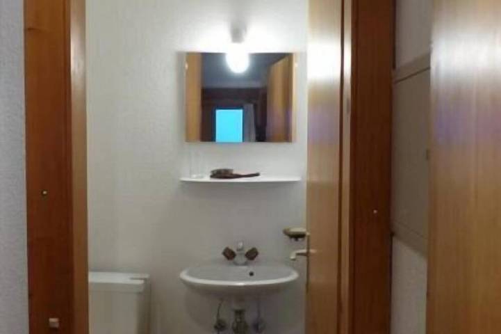 Appartement entier, Confortable 2 pièces 1/2 pour 4 personnes : living - 1 alcôve avec 2 lits superposés - 1 chambre ave in Grimentz, Anniviers
