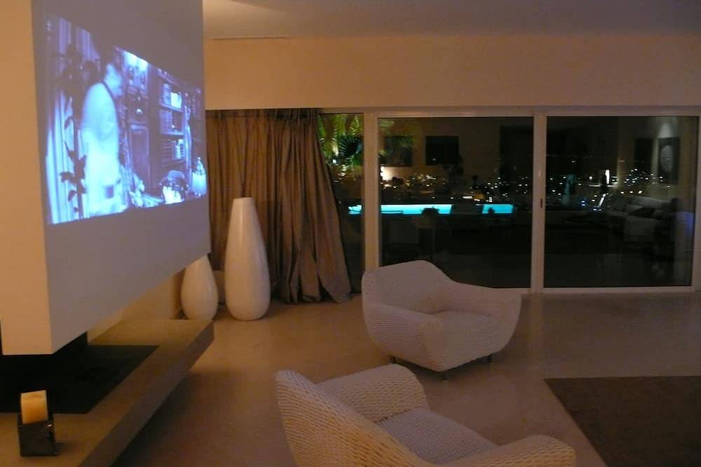 Villa Contemporaine 12 persons (secured) in Le Cannet, Cannes region