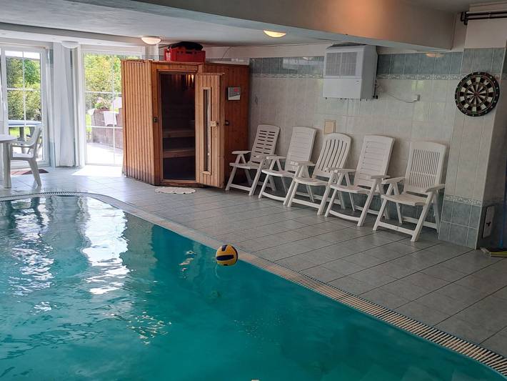 Casa de vacaciones para 19 personas, con jardín además de sauna y piscina - 1