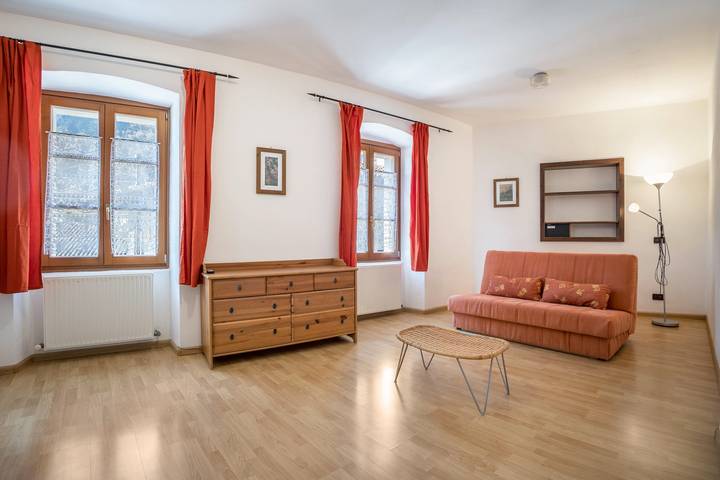 Gîte pour 4 personnes, avec jardin à Tenno
