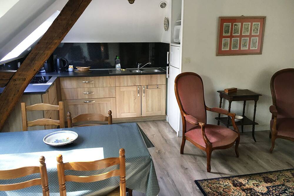 Appartement entier, The small farm apartment at Château de Chanteloup in Sillé-le-Philippe, Sarthe