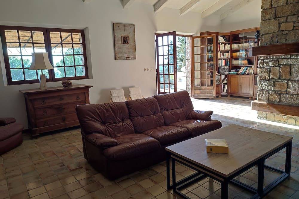 Villa in Provence's sky in Tourtour, Draguignan Region