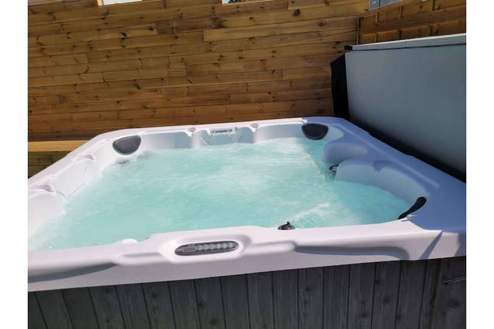 Maison Familiale Avec Spa Proche mer et Commodités in Trélévern, Costa de granito rosa