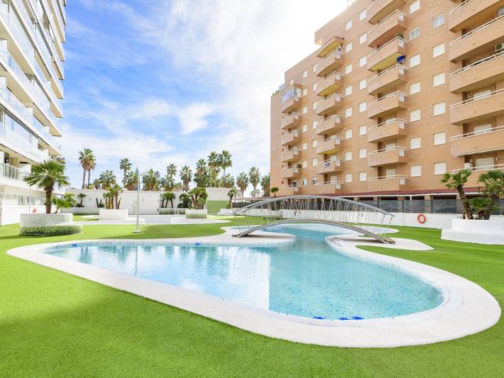 Apartamento para 4 personas, con terraza y piscina para niños en Marina d'Or