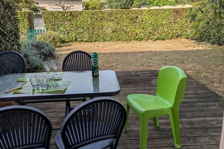 Appartement de vacances pour 4 personnes, avec Terrasse ainsi que Jardin et Piscine