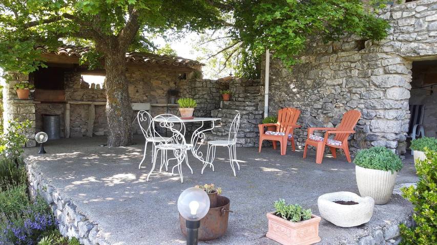 Gîte für 5 Personen, mit Garten in Alpes-de-Haute-Provence - 2