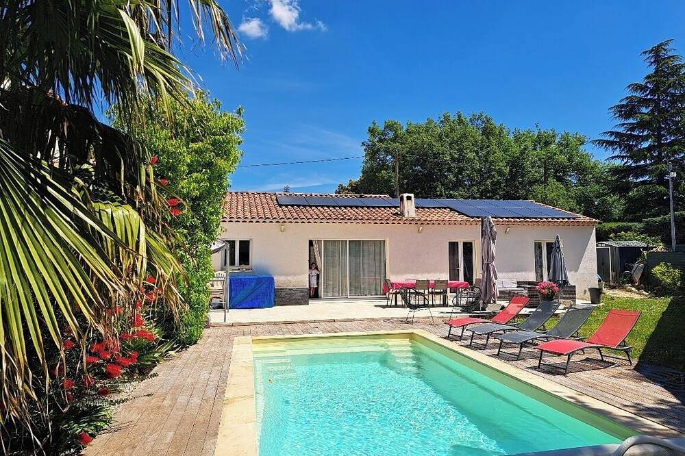 Charming Villa in quiet, sunny garden, swimming pool 10 minutes from Aix-en-Provence in Éguilles, Aix-en-Provence region