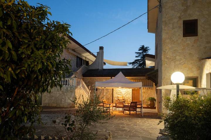 Appartamento per 4 persone, con giardino e panorama, adatto a famiglie con bambini in Gioia del Colle