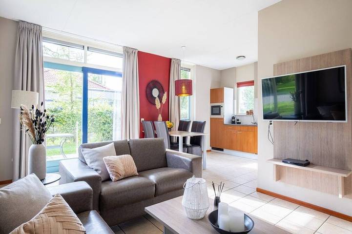 Ferienhaus für 4 Personen, mit Whirlpool und Terrasse sowie Garten und Pool