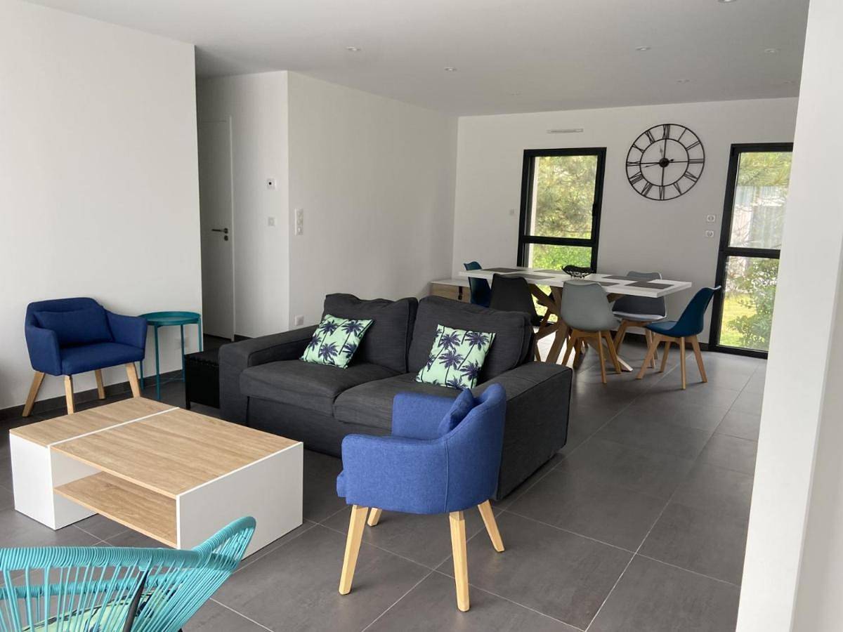 Ganze Wohnung, Appartement avec terrasse et parking privé logement C in Ploemeur, Côte des Mégalithes