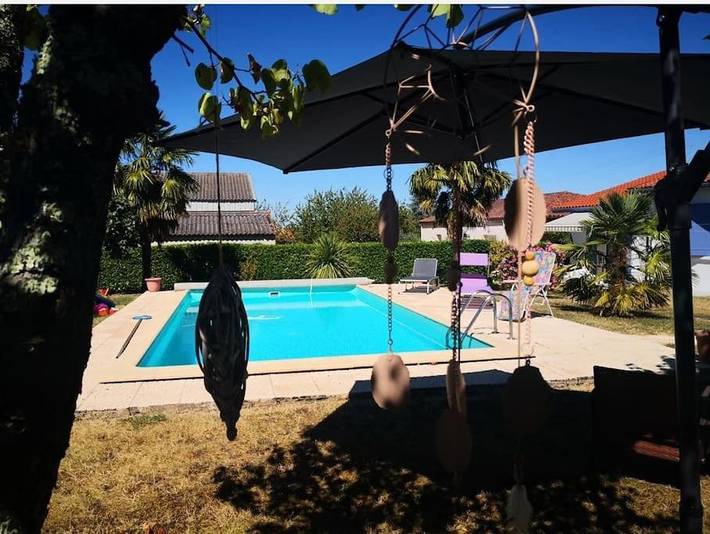 Gîte pour 2 personnes, avec terrasse ainsi que piscine et jardin à Roquecor - 3