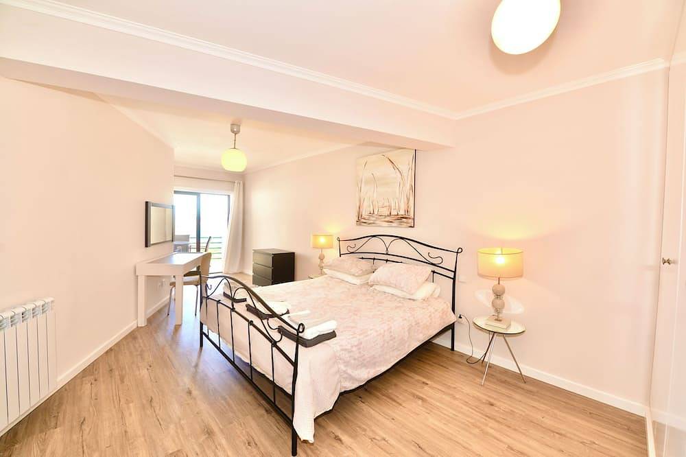 Apartamento inteiro, Palm Tree - Apartamento com vista mar a 65 metros da praia com piscina e garagem in Praia de São Martinho do Porto, São Martinho do Porto