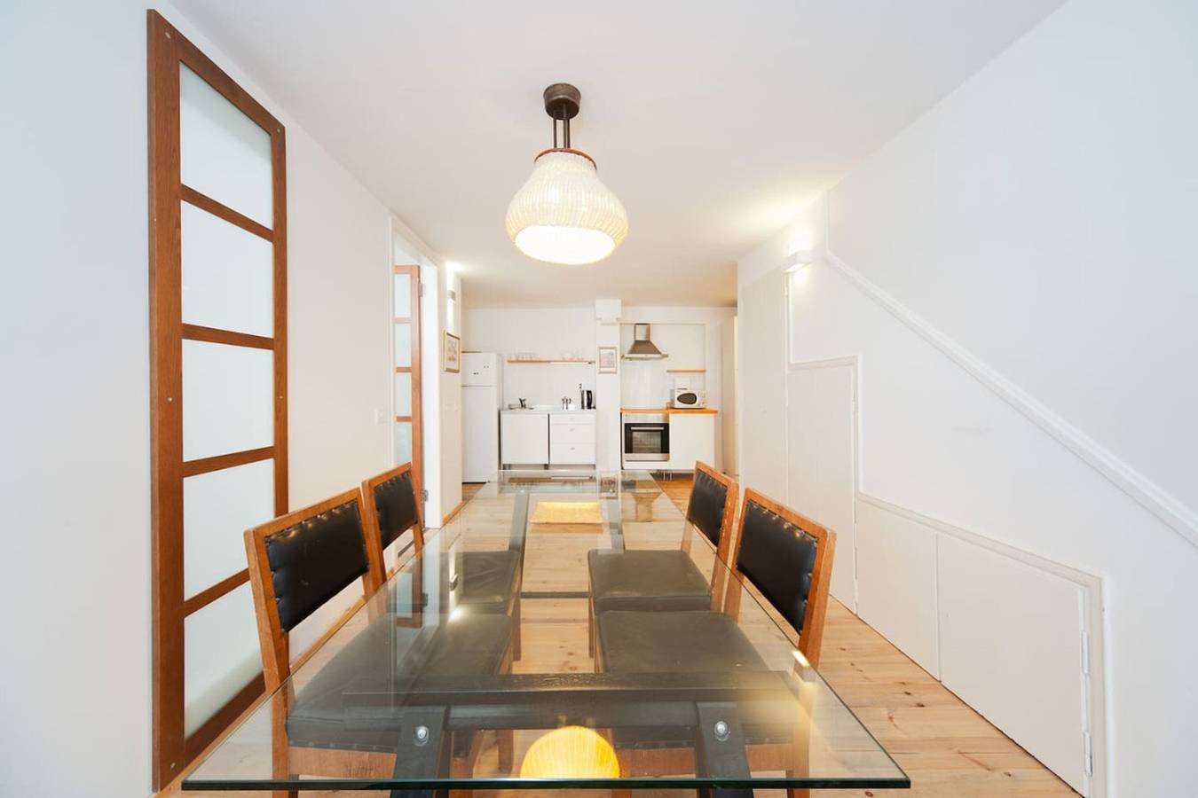 Entire apartment, Stylish Apt w/ Charming Balcony in the Very Center in Tel Aviv, Tel Aviv District