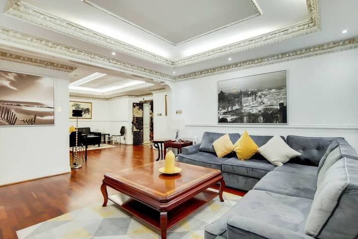 Vacation rental for 7 people, with balcony, kid friendly in Knightsbridge