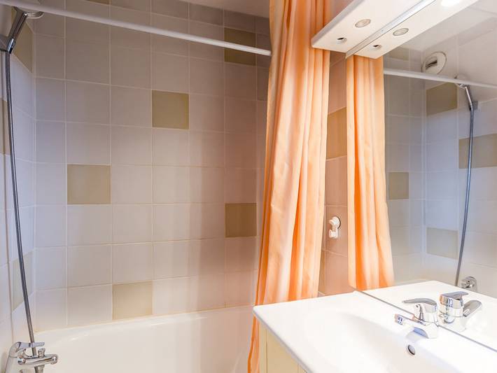 Estudio entero, Estudio renovado con balcón, cerca de pistas y comercios, aparcamiento gratuito, sin mascotas in Bellentre, La Plagne-Tarentaise