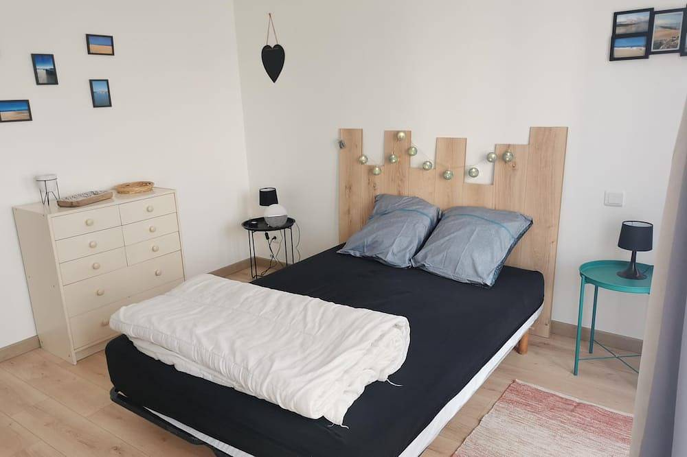 Geheel appartement, 4-person apartment with private garden, 1km from the beach in Calais, Calais en omgeving