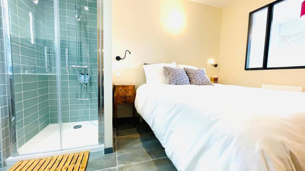 Appartement entier, Voiron centre, grande terrasse, parking, calme in Voiron, Isère
