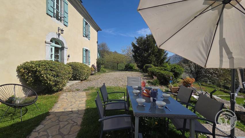 Gîte pour 7 personnes, avec terrasse et jardin