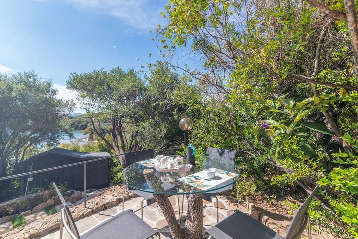Entire studio, Studio Appartamento 'Monolocale Cala Capra' close to the Beach with Shared Pool & Wi-Fi in Capo d'Orso, Palau (Sardinia)
